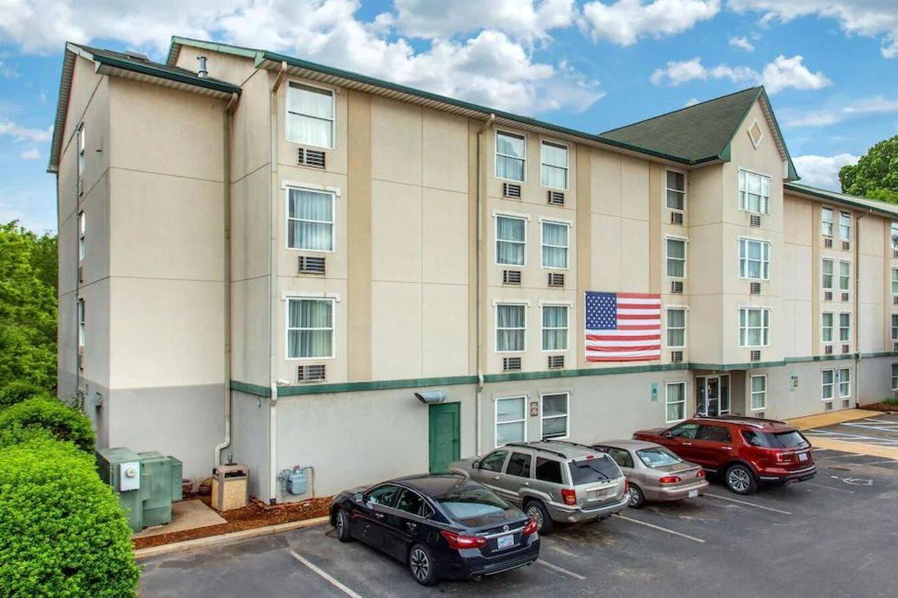 Rodeway Inn & Suites Near Outlet Mall - Asheville Exterior photo