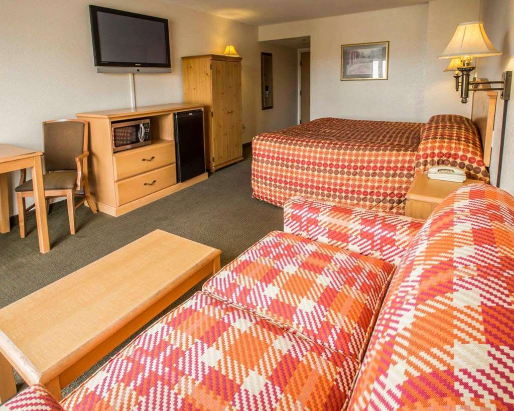 Rodeway Inn & Suites Near Outlet Mall - Asheville Room photo
