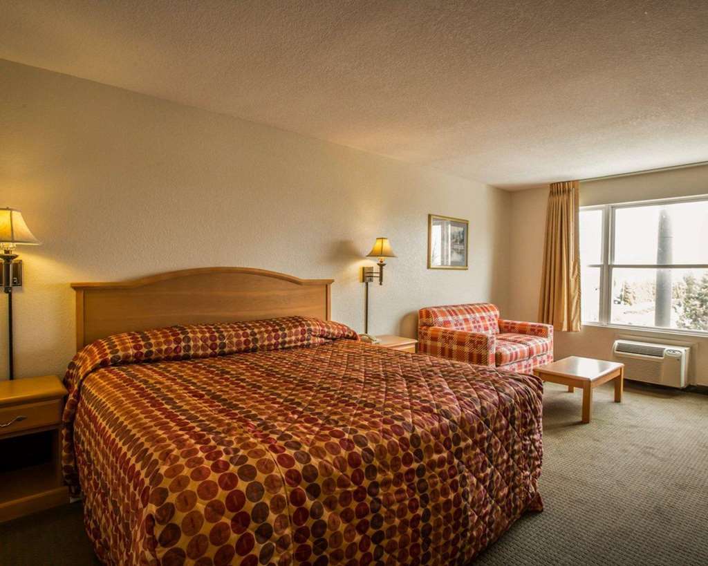 Rodeway Inn & Suites Near Outlet Mall - Asheville Room photo