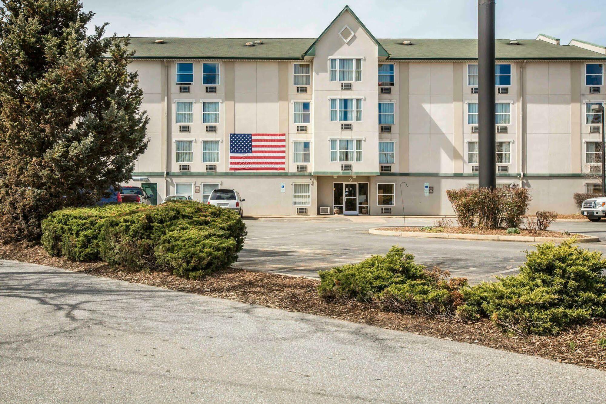 Rodeway Inn & Suites Near Outlet Mall - Asheville Exterior photo