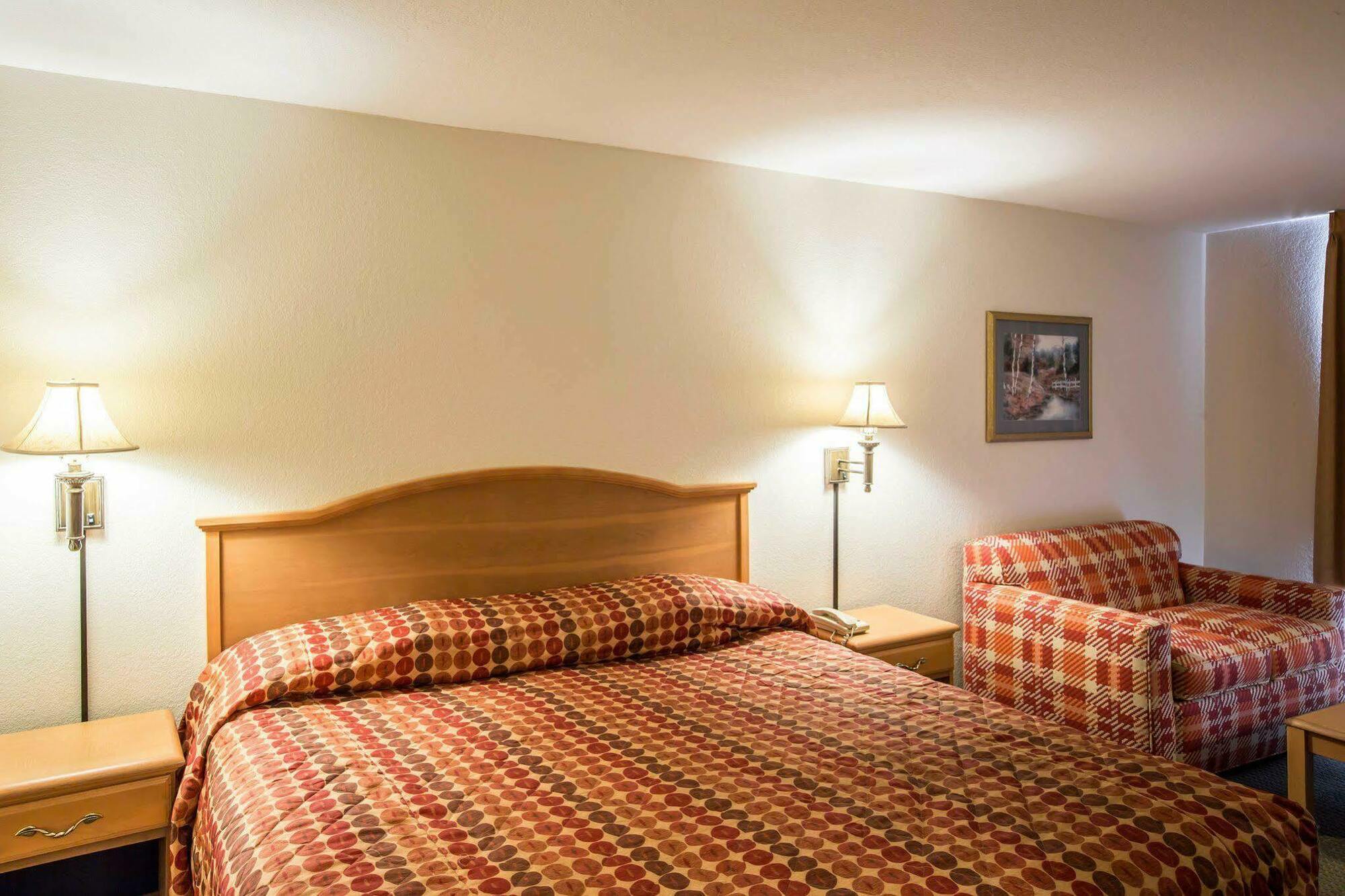 Rodeway Inn & Suites Near Outlet Mall - Asheville Exterior photo